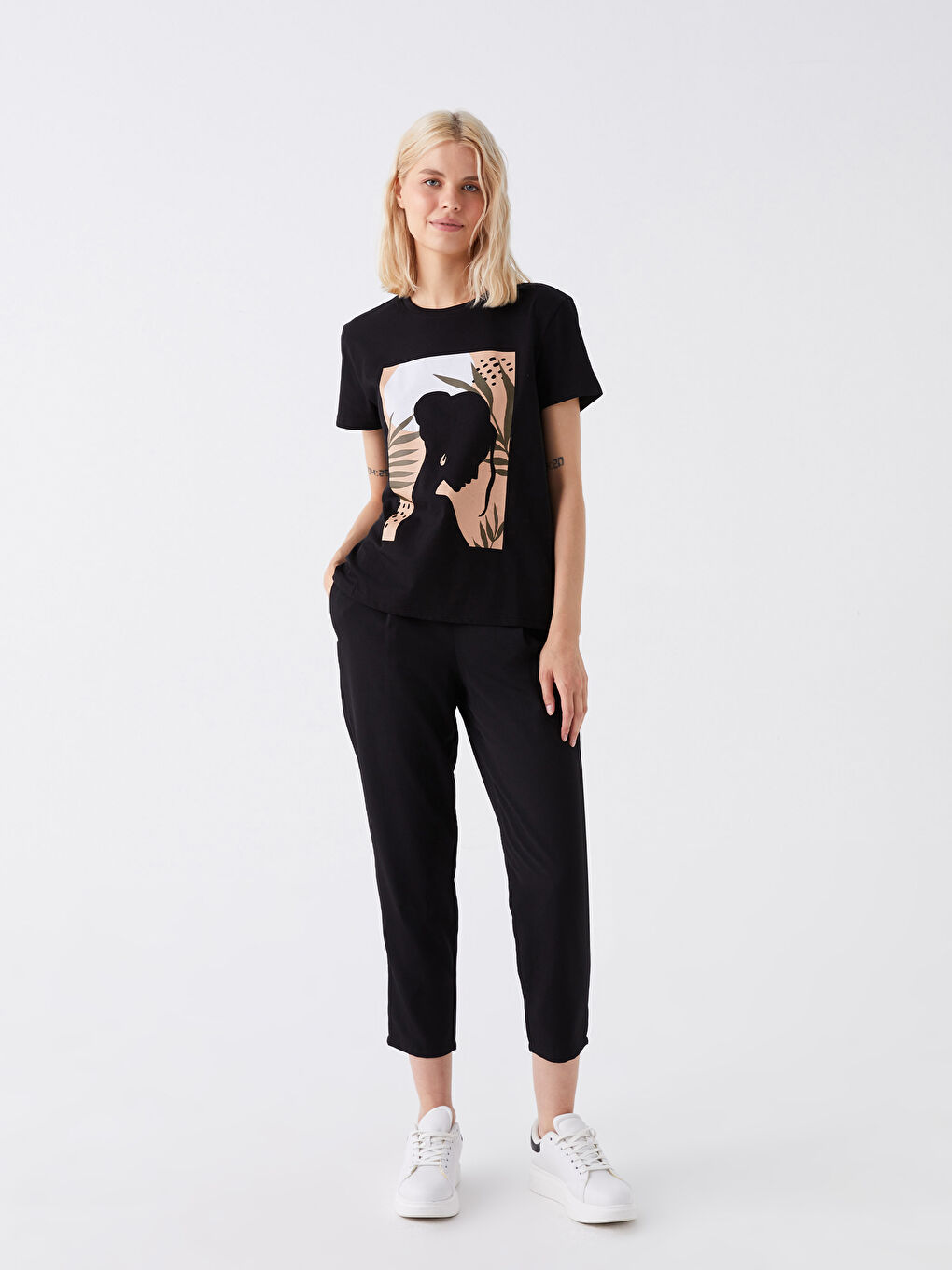 Siyah Bisiklet Yaka Baskılı Kısa Kollu Kadın Tişört-2