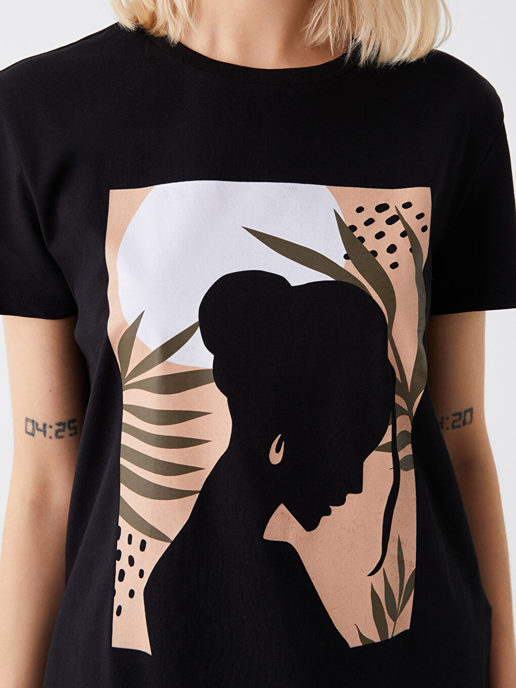 Siyah Bisiklet Yaka Baskılı Kısa Kollu Kadın Tişört-3