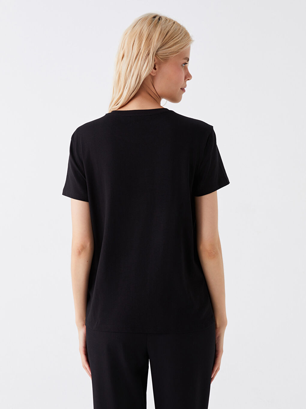 Siyah Bisiklet Yaka Baskılı Kısa Kollu Kadın Tişört-4