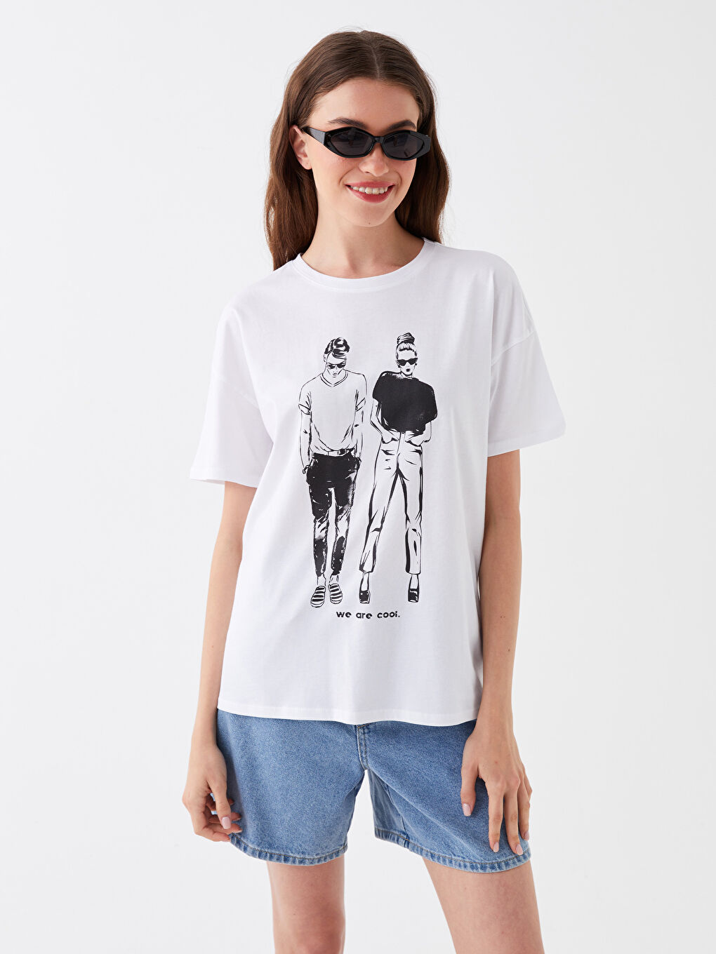 Beyaz Bisiklet Yaka Baskılı Kısa Kollu Kadın Tişört