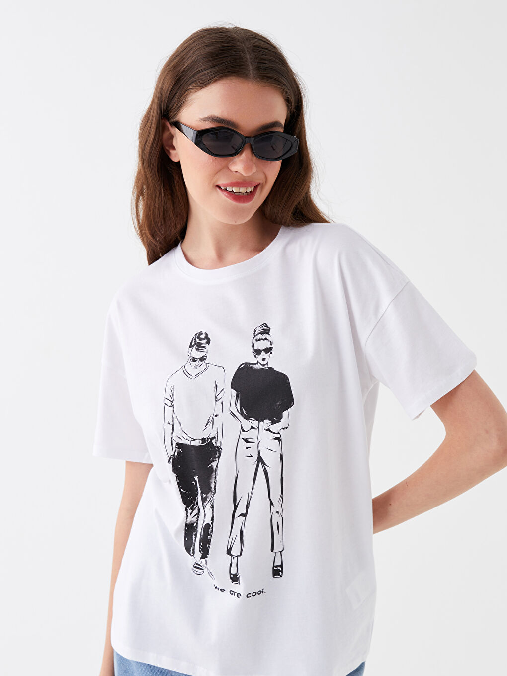 Beyaz Bisiklet Yaka Baskılı Kısa Kollu Kadın Tişört-1