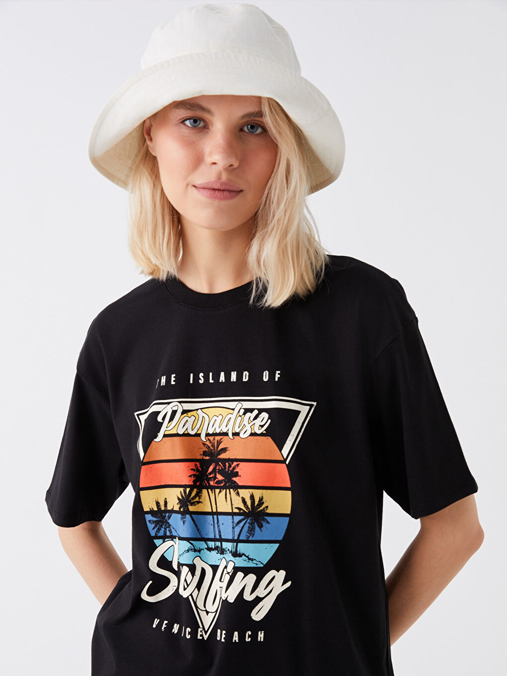 Siyah Bisiklet Yaka Baskılı Kısa Kollu Oversize Kadın Tişört-1