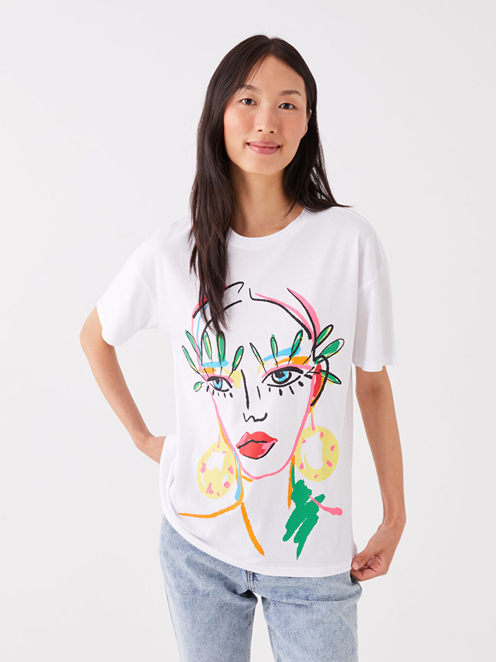 Beyaz Bisiklet Yaka Baskılı Kısa Kollu Kadın Tişört