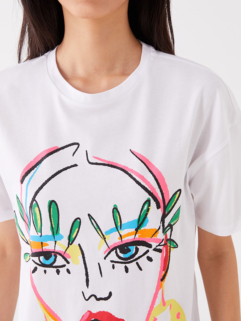 Beyaz Bisiklet Yaka Baskılı Kısa Kollu Kadın Tişört-3