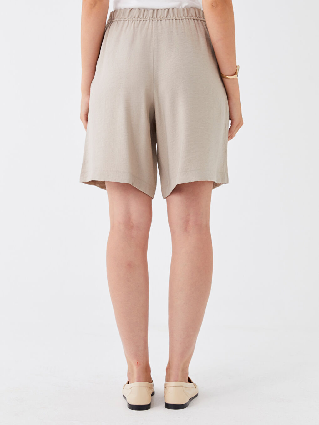 Bej Beli Lastikli Rahat Kalıp Kadın Şort-4