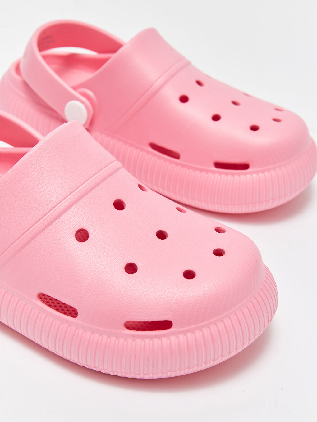 Сандалии для девочек с перфорированным дизайном-2