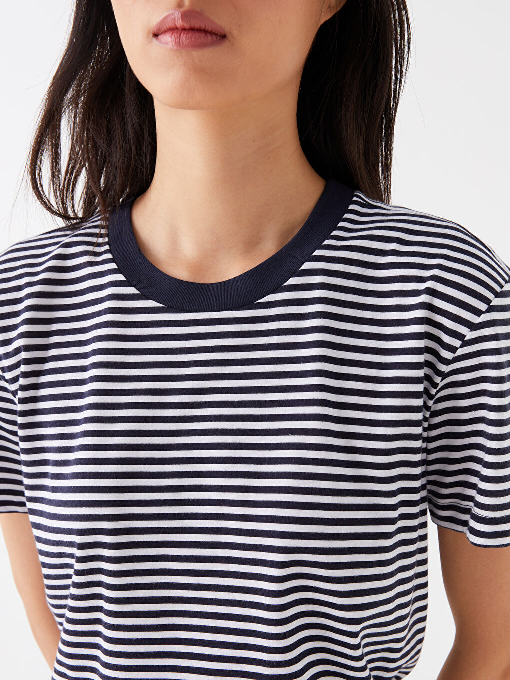 Lacivert Bisiklet Yaka Çizgili Kısa Kollu Kadın Tişört-3