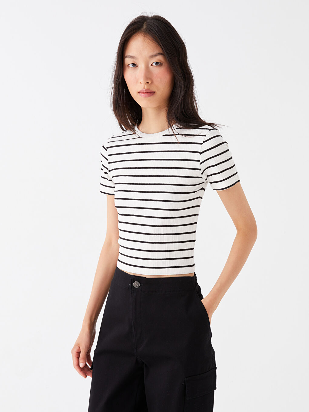 Siyah Bisiklet Yaka Çizgili Kısa Kollu Kadın Tişört