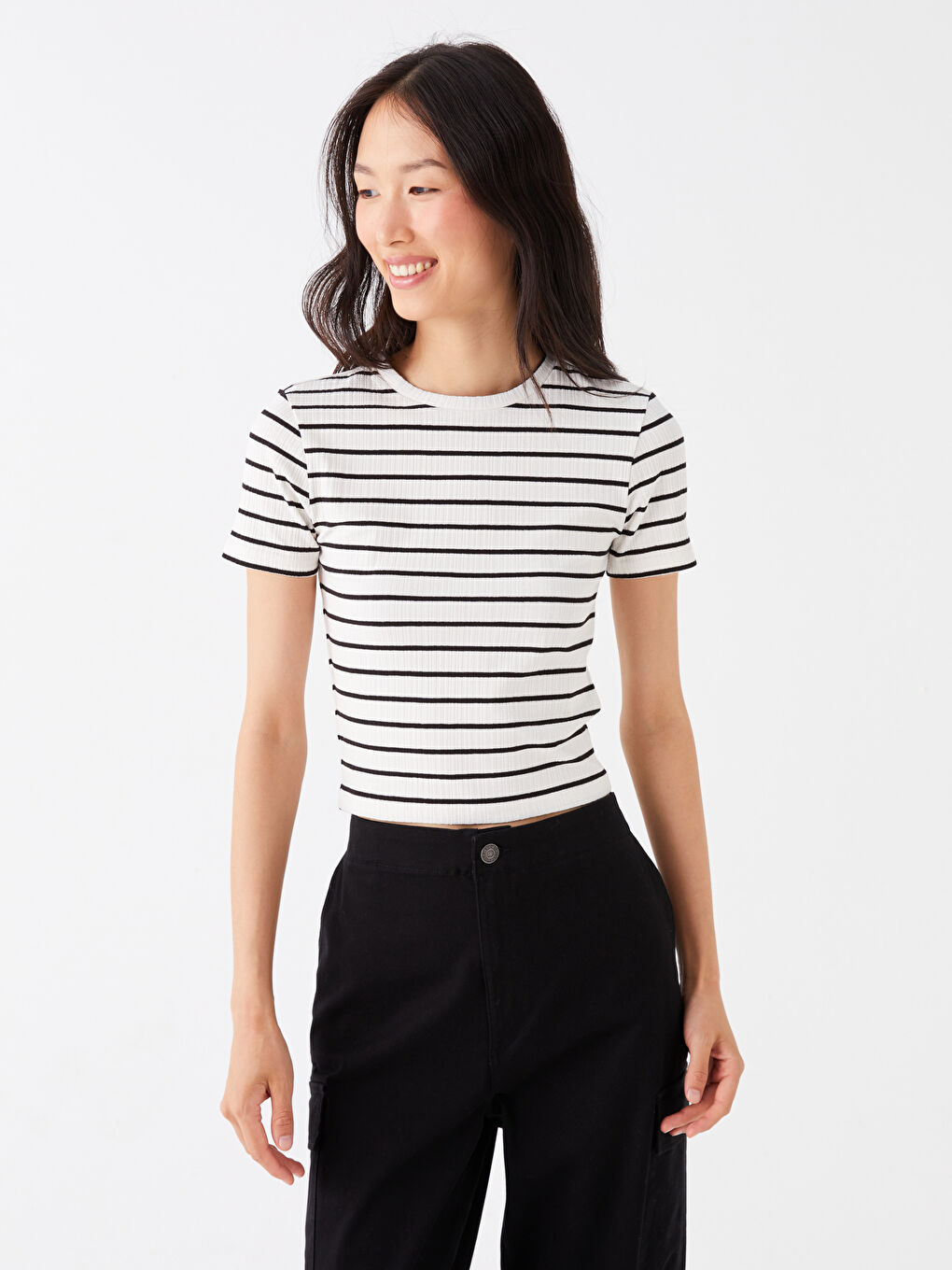 Siyah Bisiklet Yaka Çizgili Kısa Kollu Kadın Tişört-2