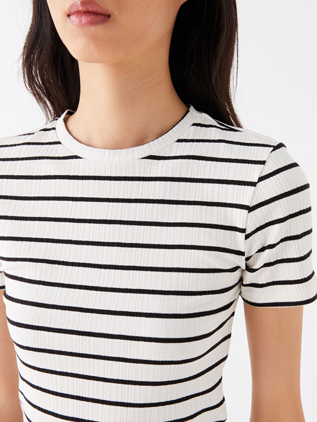 Siyah Bisiklet Yaka Çizgili Kısa Kollu Kadın Tişört-3