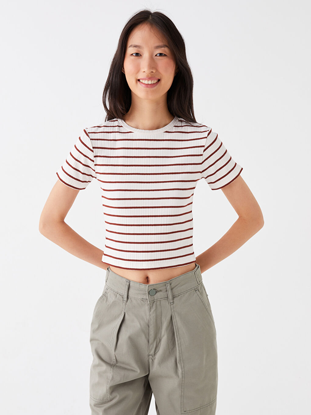 Kahverengi Bisiklet Yaka Çizgili Kısa Kollu Kadın Tişört