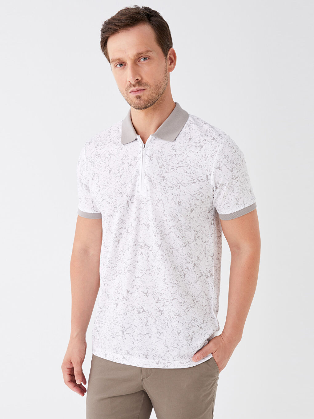 Beyaz Polo Yaka Kısa Kollu Desenli Erkek Tişört