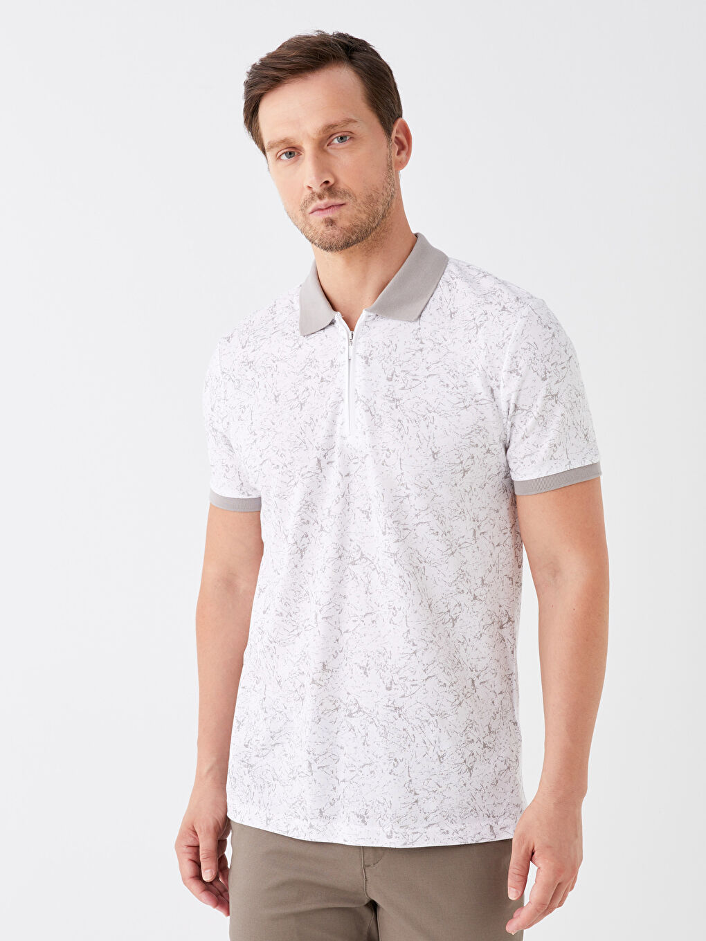 Beyaz Polo Yaka Kısa Kollu Desenli Erkek Tişört-1