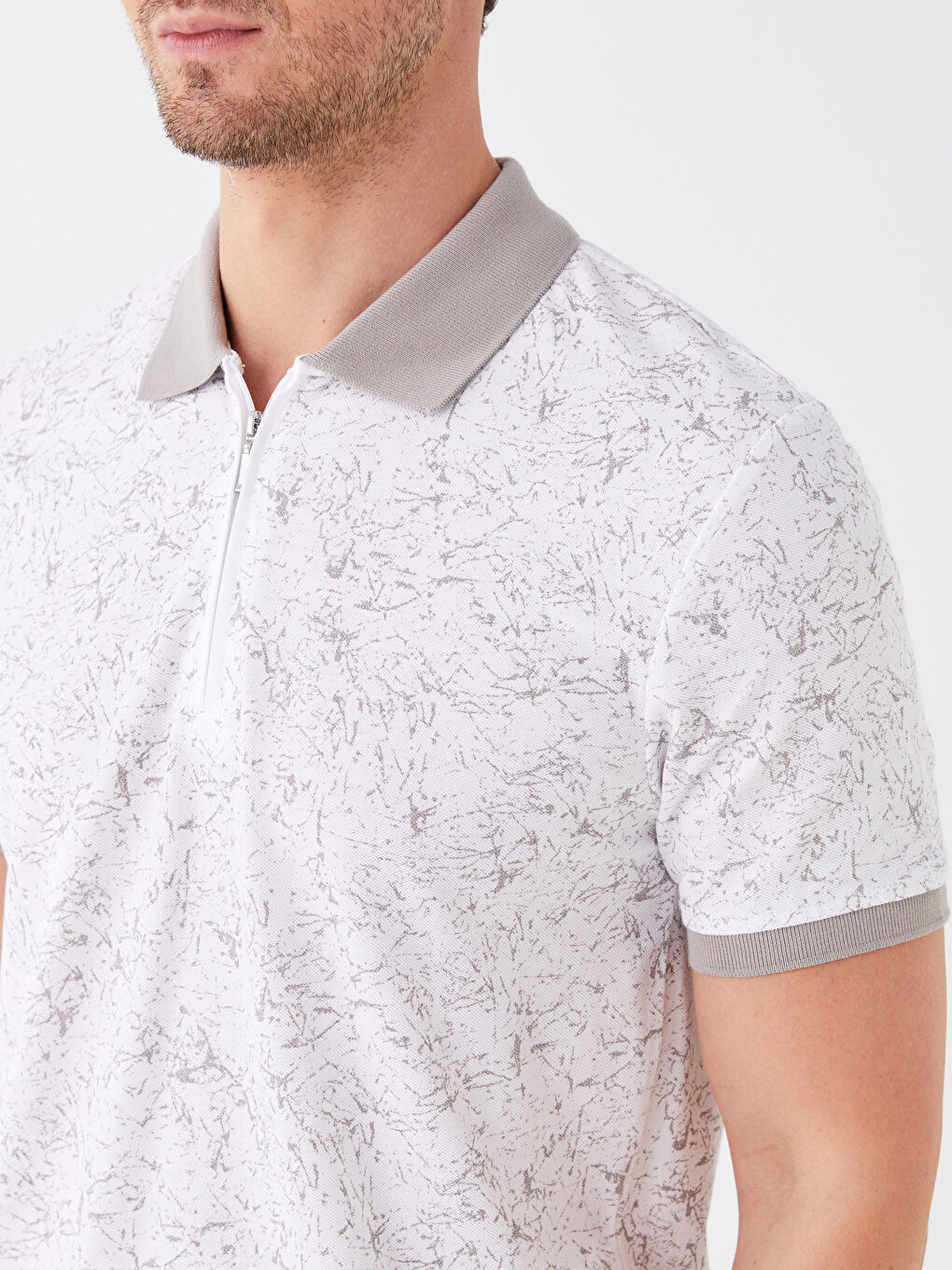 Beyaz Polo Yaka Kısa Kollu Desenli Erkek Tişört-3