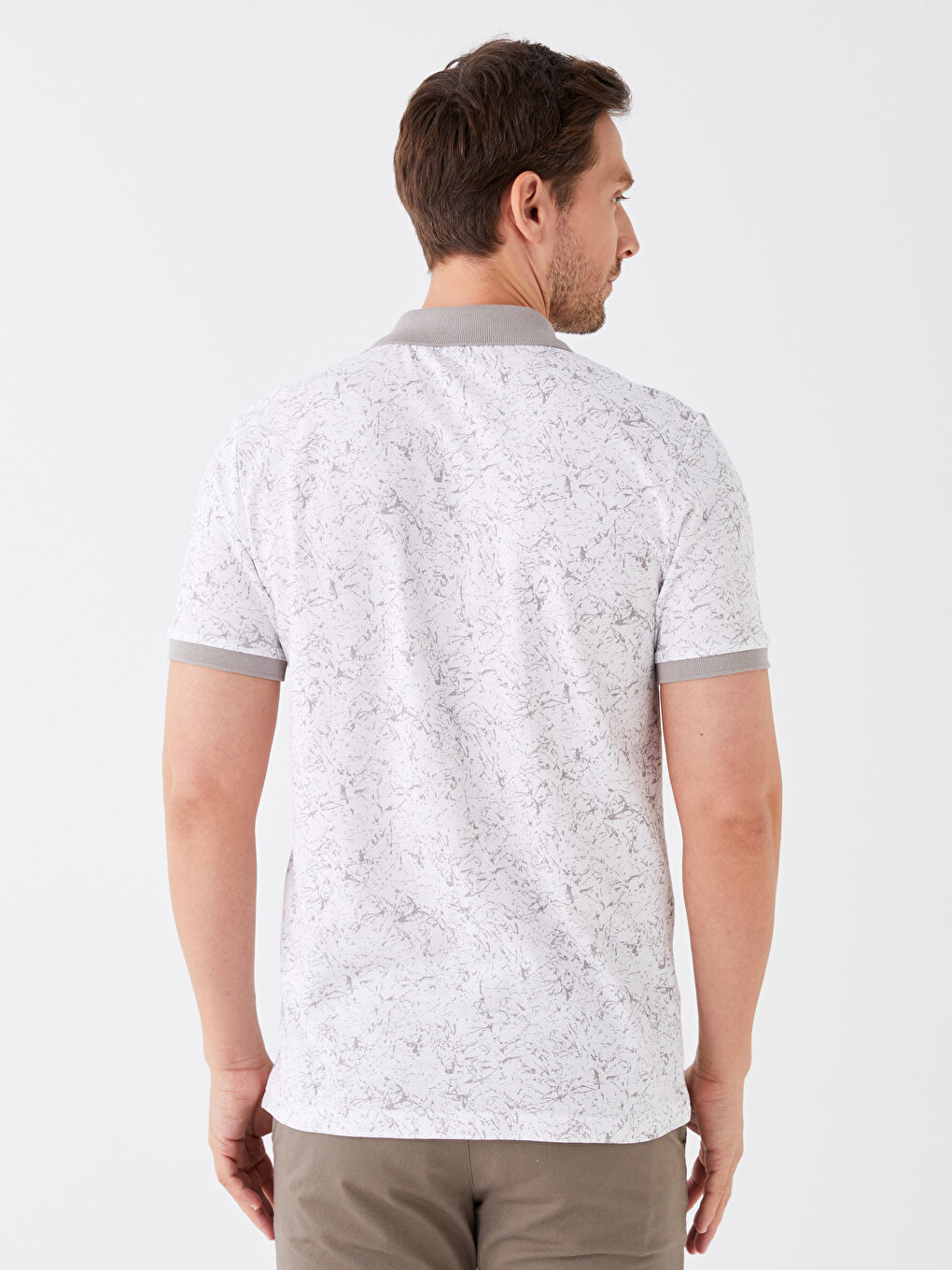 Beyaz Polo Yaka Kısa Kollu Desenli Erkek Tişört-4
