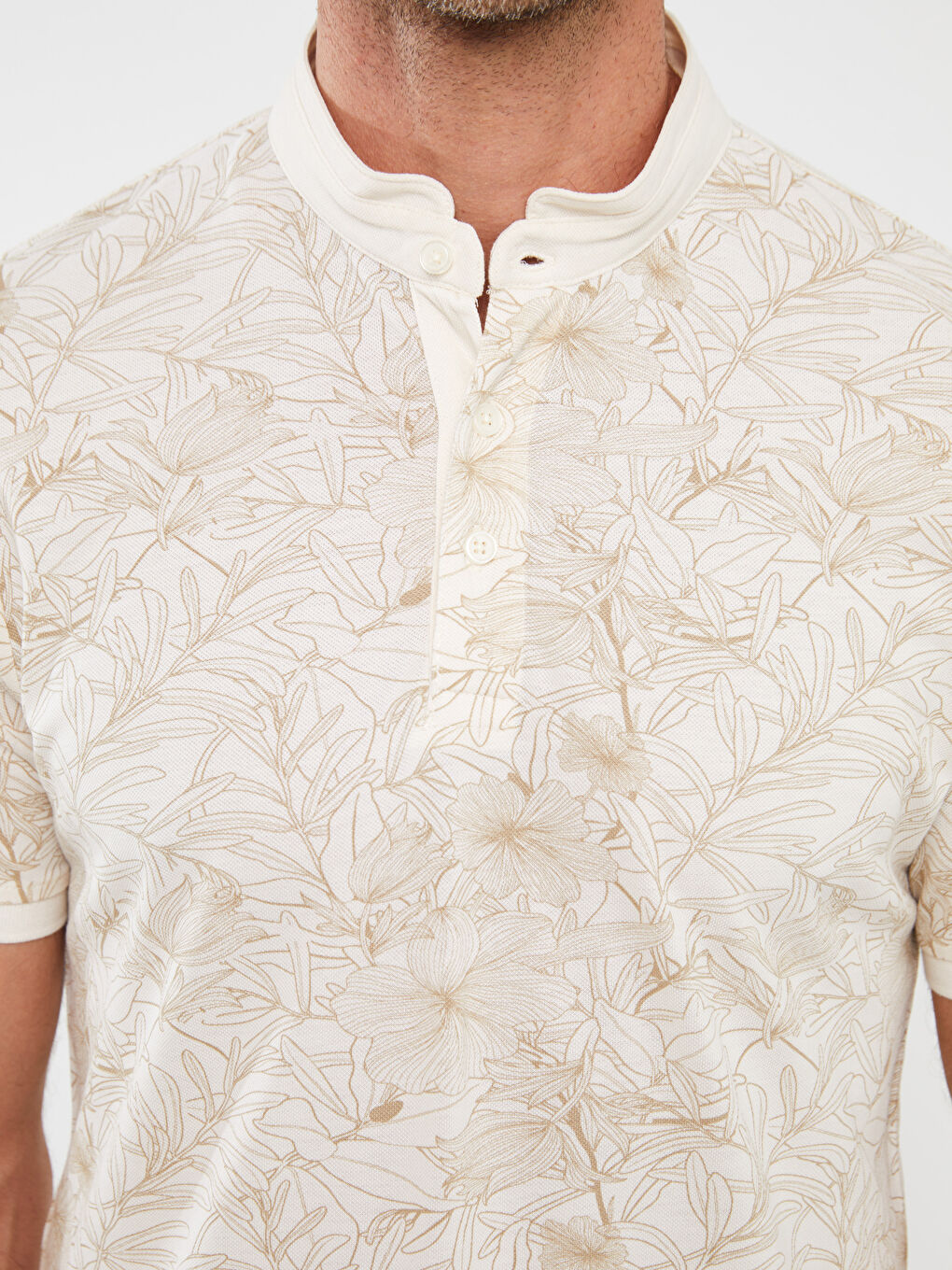 Ekru Hakim Yaka Kısa Kollu Desenli Erkek Tişört-3