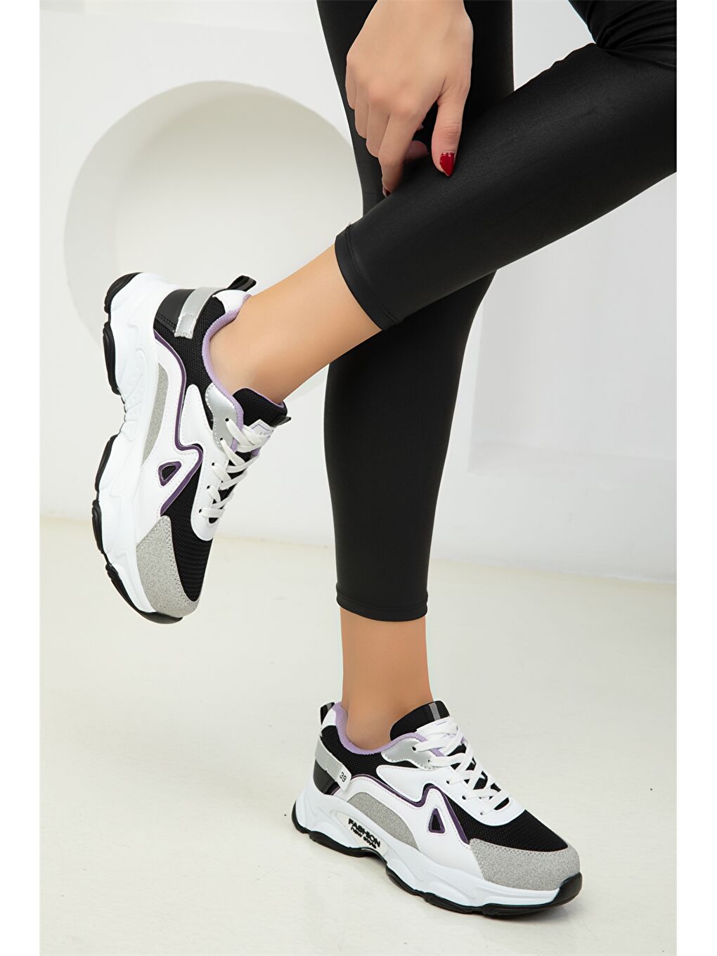 Lila Deri Görünümlü Bağcıklı Kadın Spor Ayakkabı-2