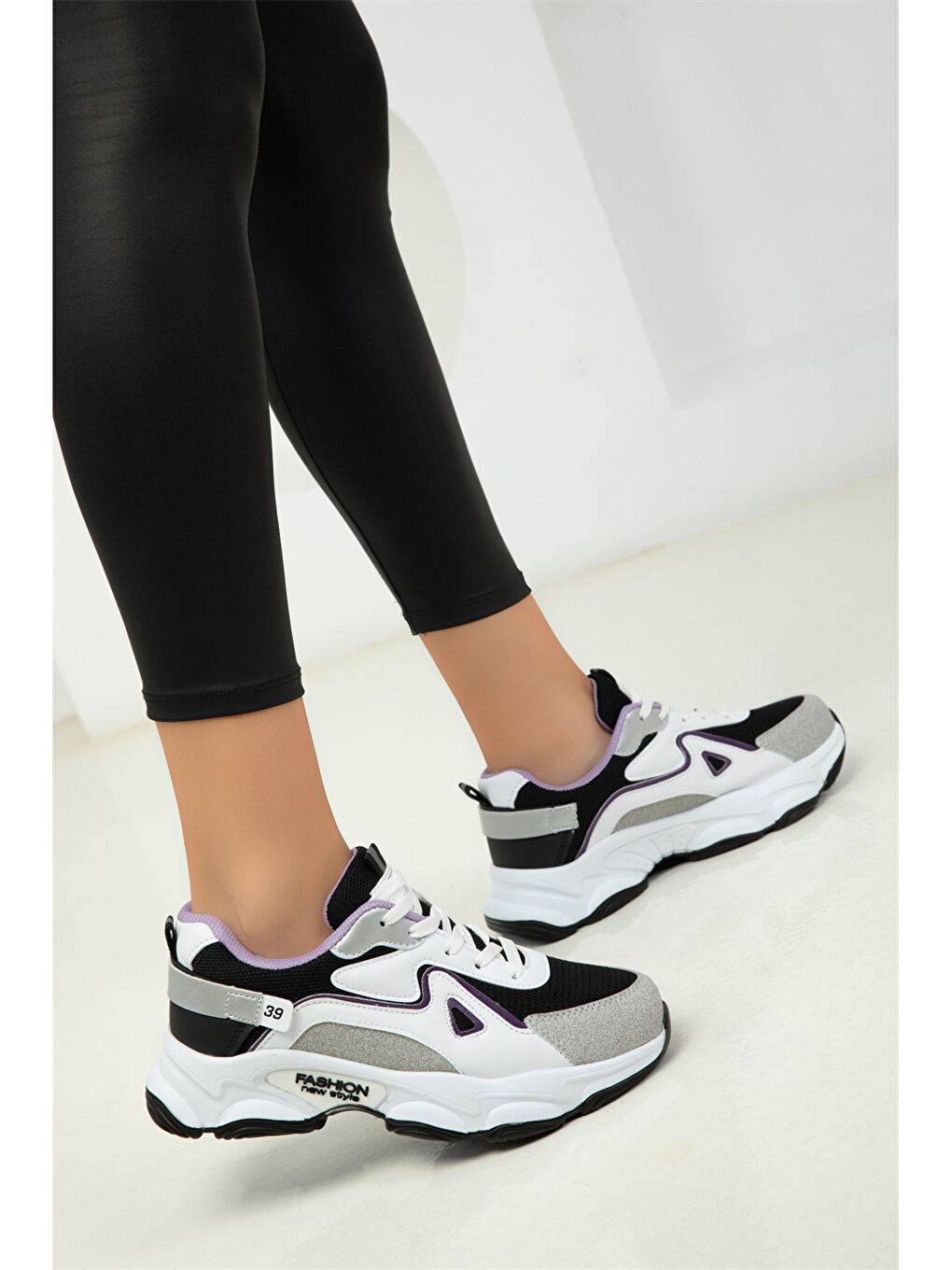 Lila Deri Görünümlü Bağcıklı Kadın Spor Ayakkabı-3