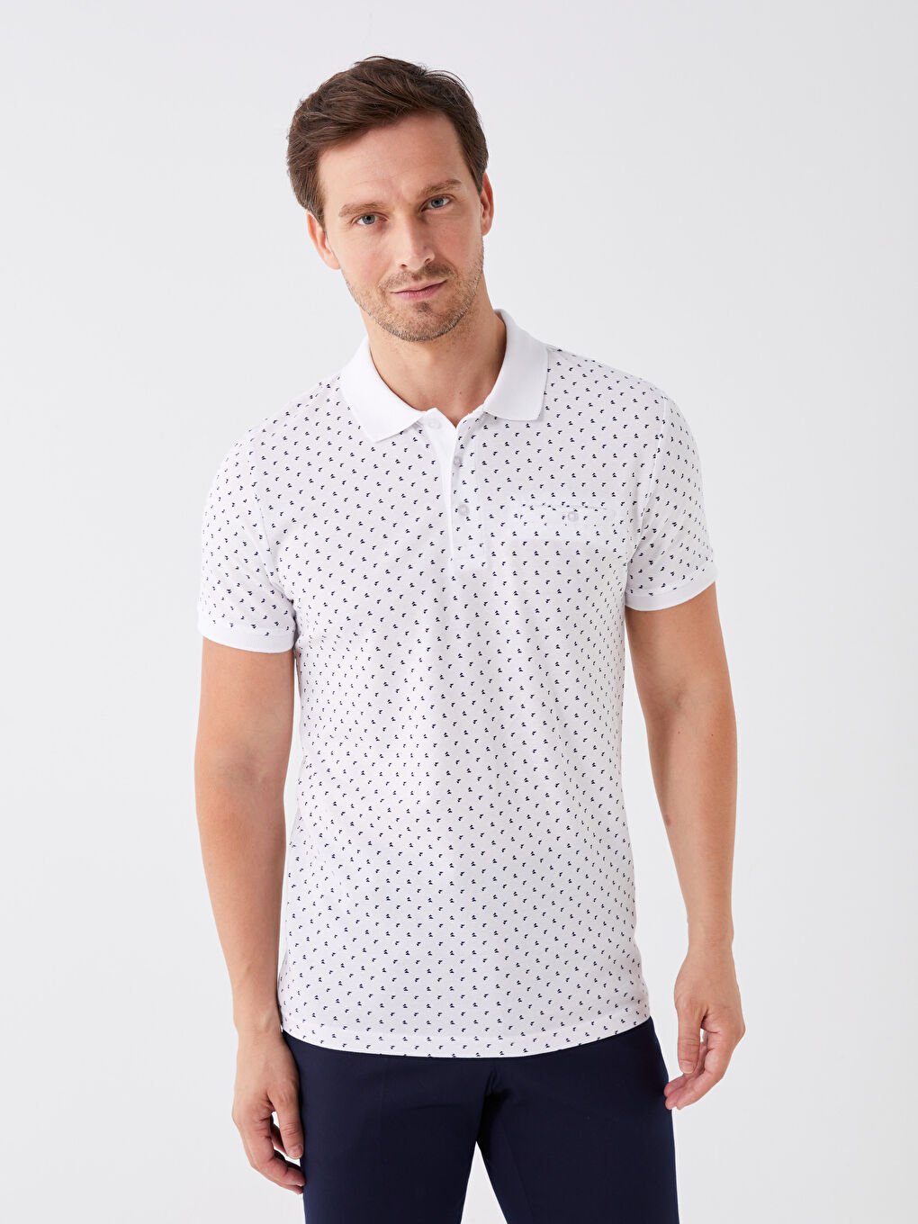 Beyaz Polo Yaka Kısa Kollu Desenli Erkek Tişört