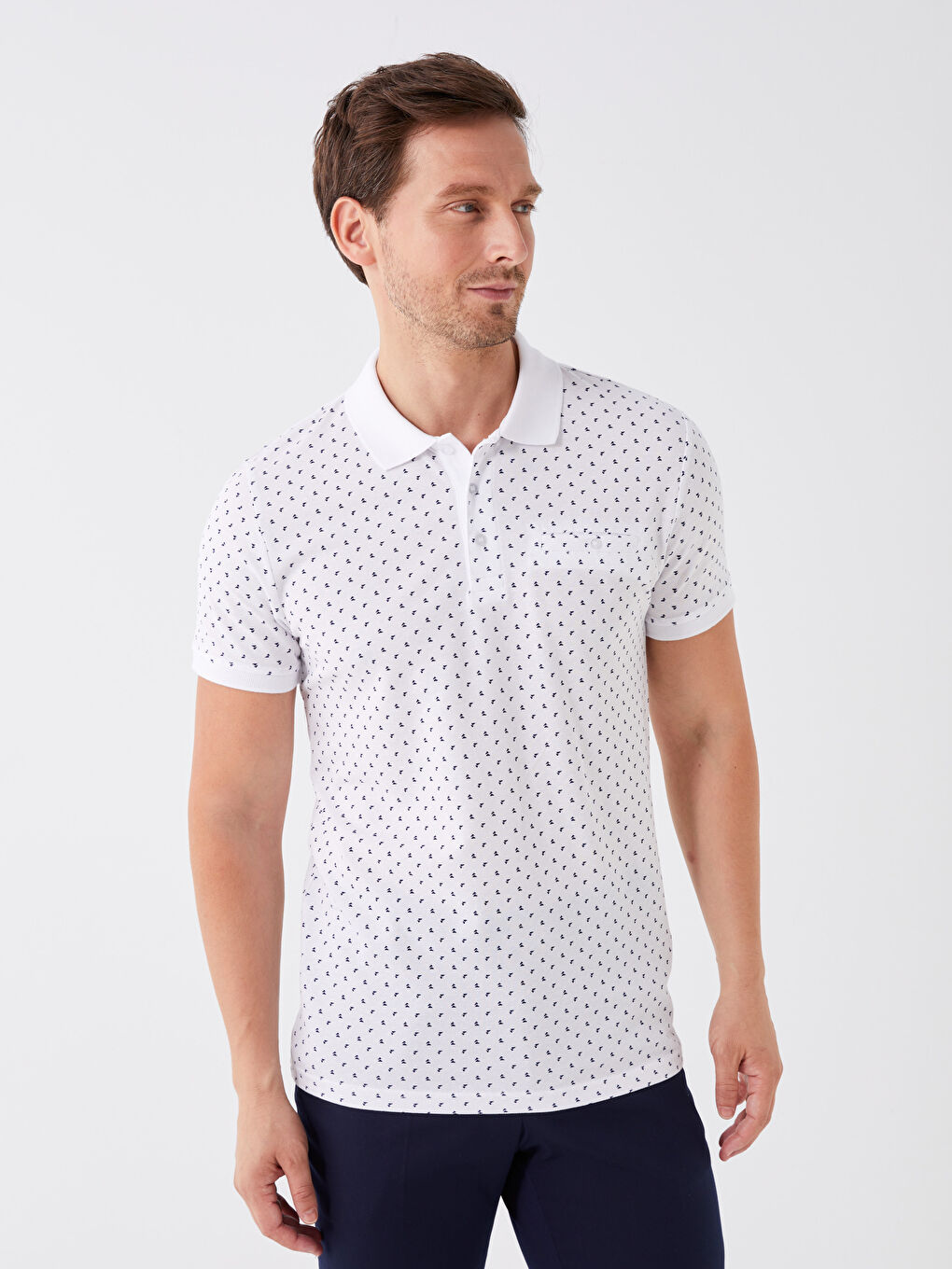 Beyaz Polo Yaka Kısa Kollu Desenli Erkek Tişört-1
