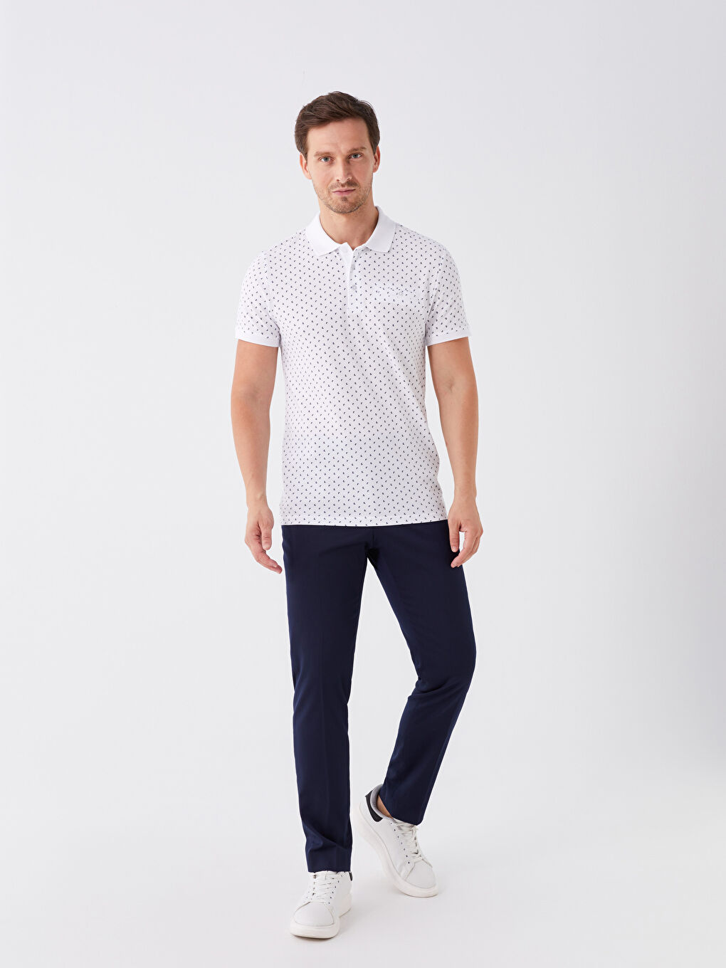 Beyaz Polo Yaka Kısa Kollu Desenli Erkek Tişört-2