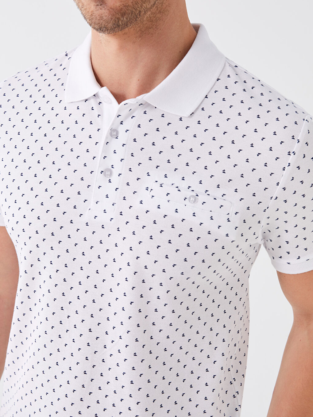 Beyaz Polo Yaka Kısa Kollu Desenli Erkek Tişört-3