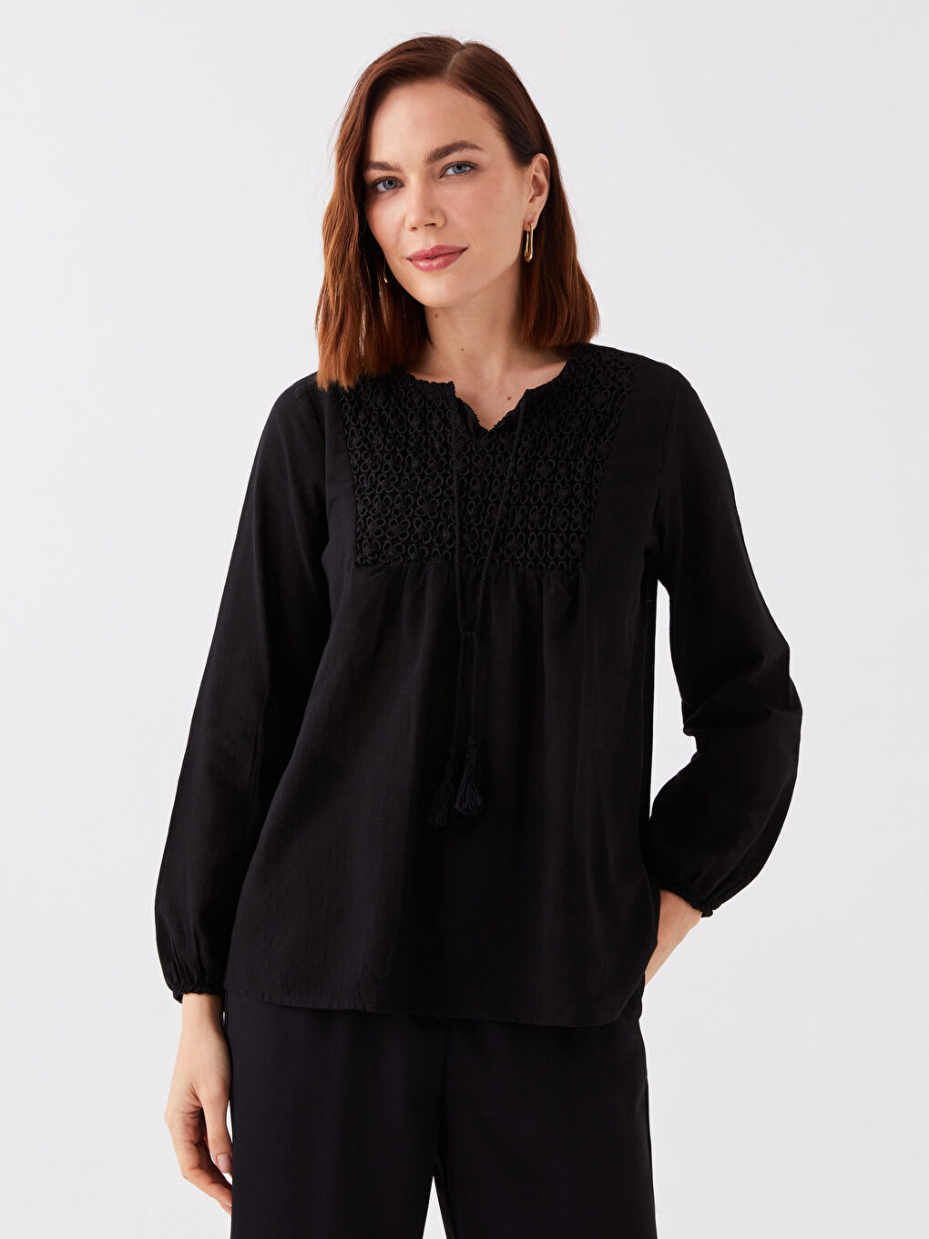 Siyah Bağlamalı Yaka Desenli Kadın Bluz-1