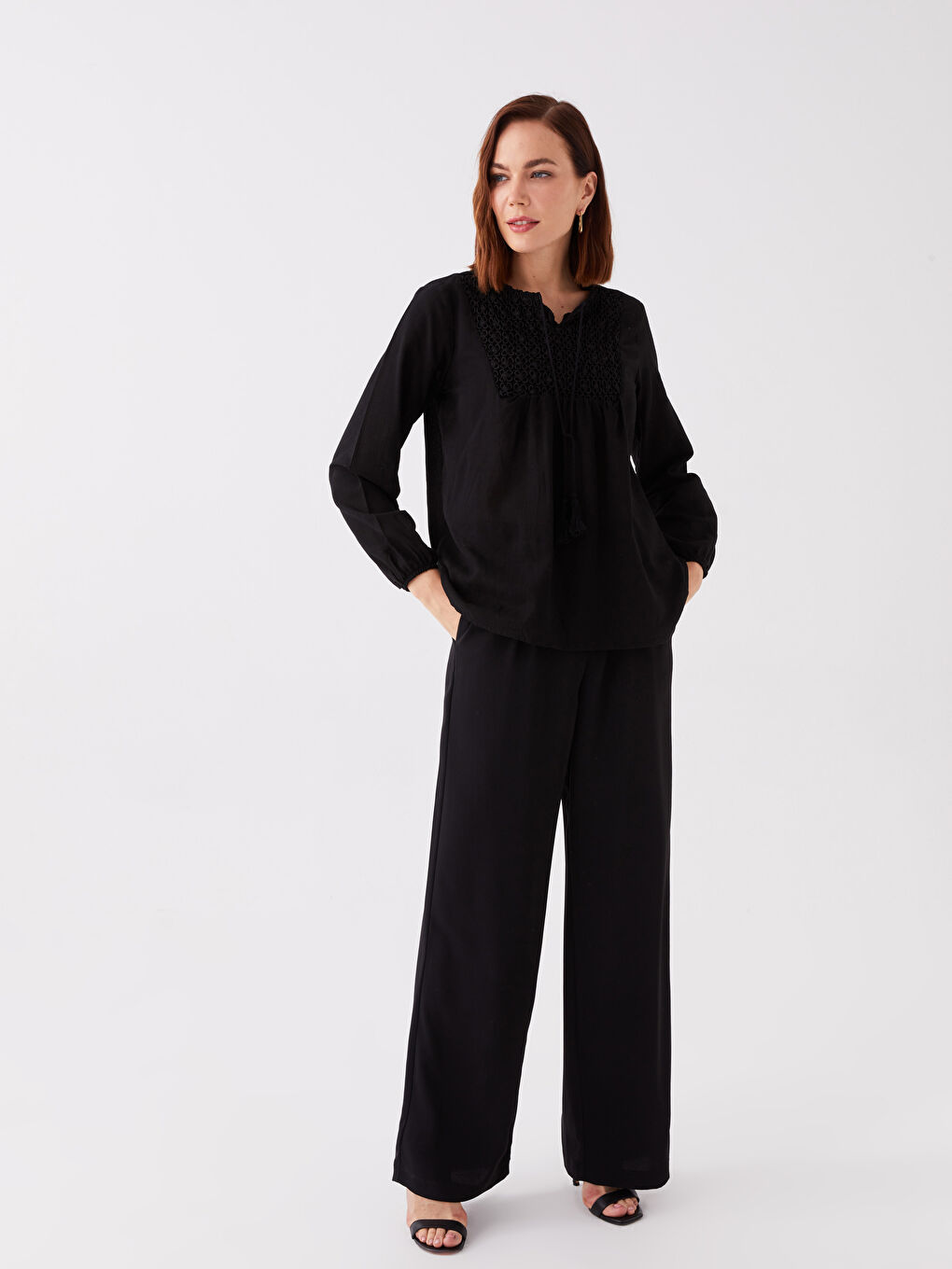 Siyah Bağlamalı Yaka Desenli Kadın Bluz-2