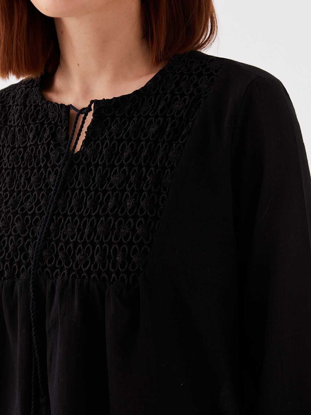 Siyah Bağlamalı Yaka Desenli Kadın Bluz-3