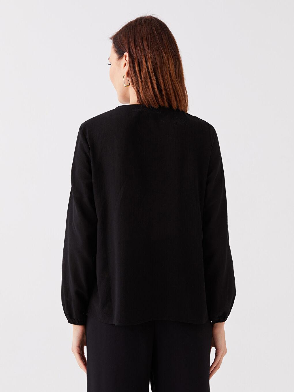 Siyah Bağlamalı Yaka Desenli Kadın Bluz-4