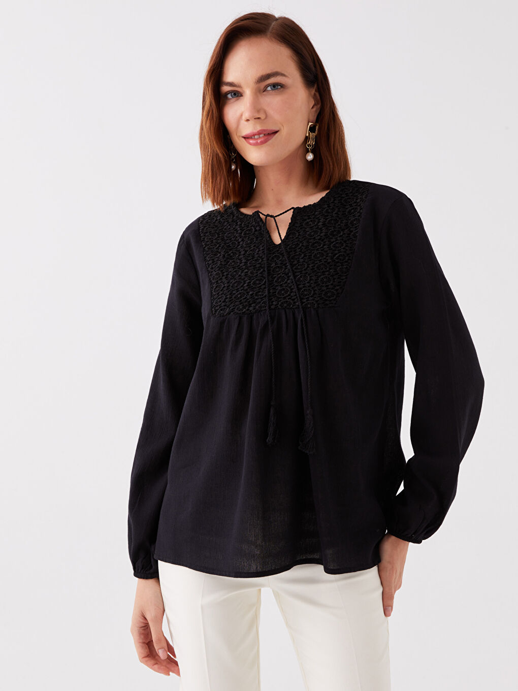 Siyah Bağlamalı Yaka Desenli Kadın Bluz