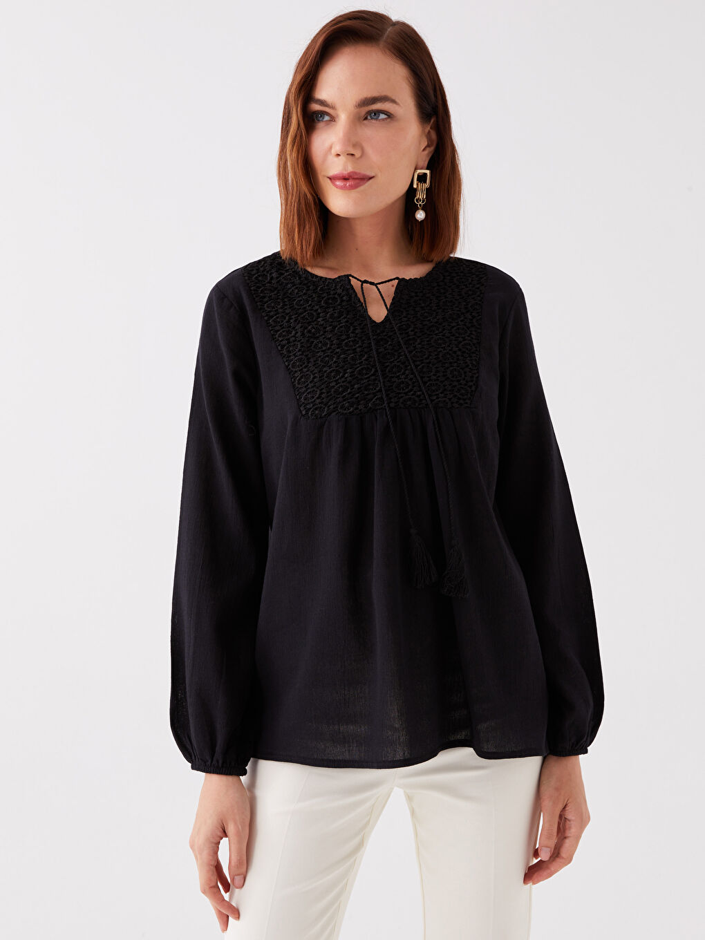 Siyah Bağlamalı Yaka Desenli Kadın Bluz-1