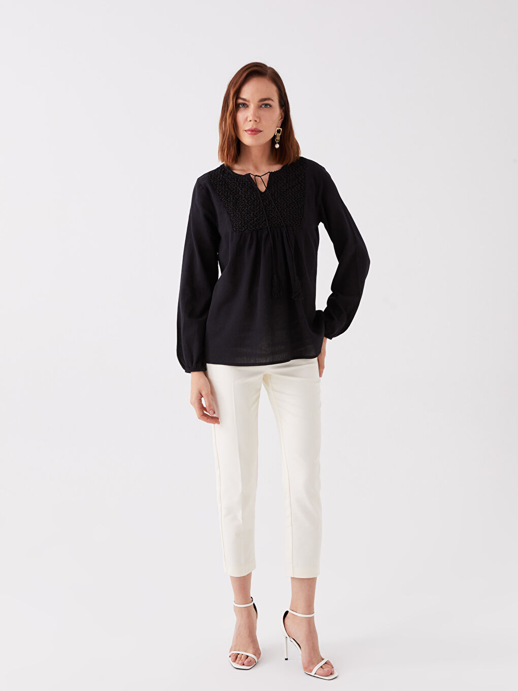 Siyah Bağlamalı Yaka Desenli Kadın Bluz-2