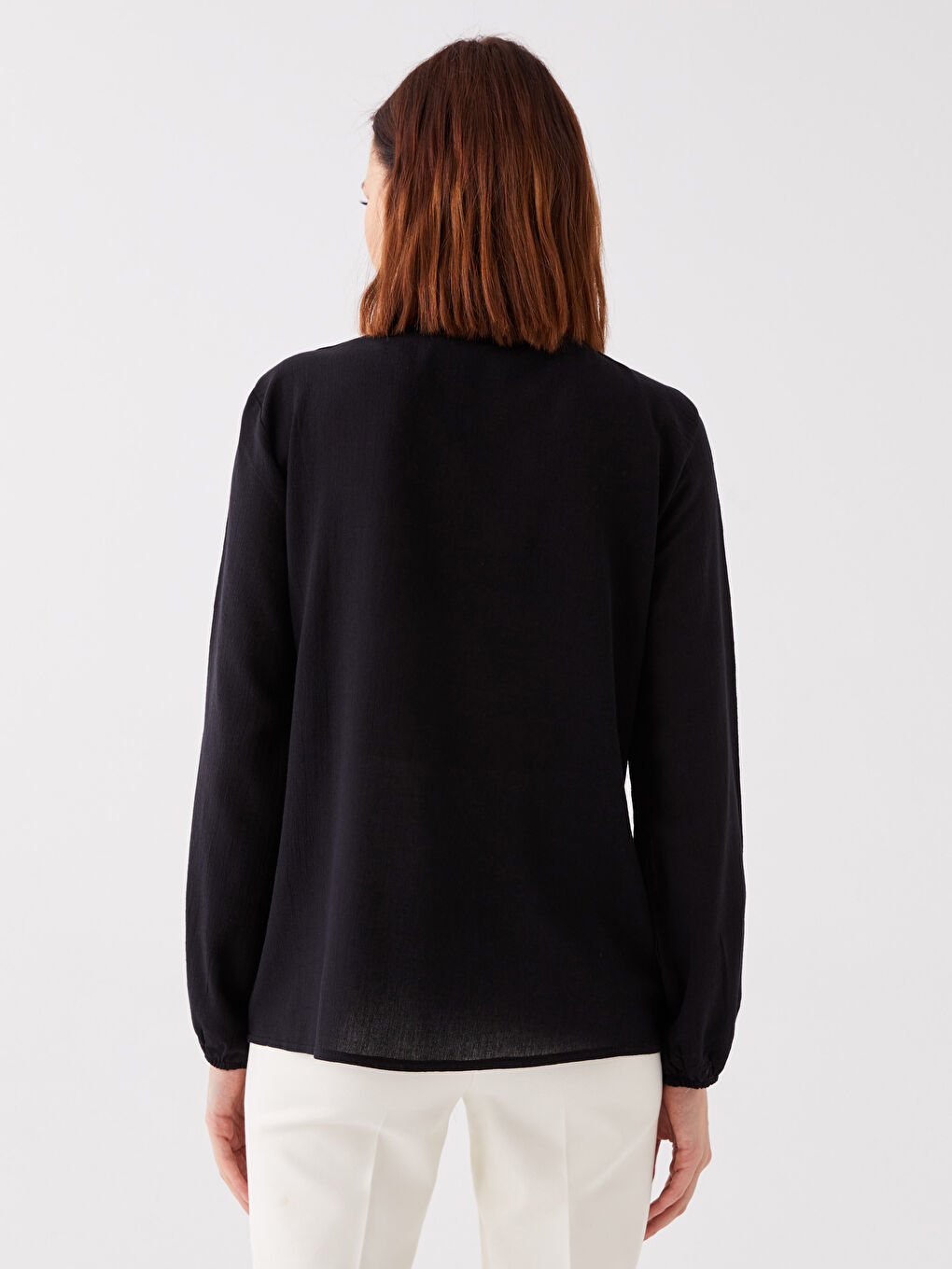 Siyah Bağlamalı Yaka Desenli Kadın Bluz-4