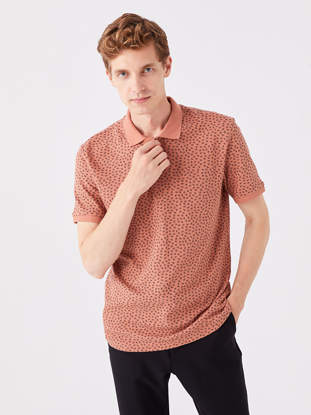 Pembe Polo Yaka Kısa Kollu Desenli Erkek Tişört-1