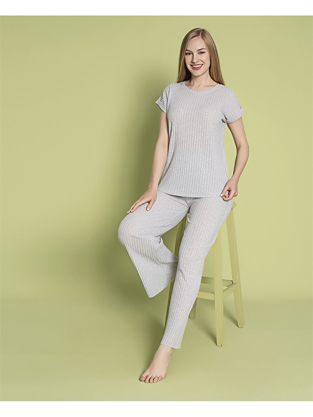 Gri Bisiklet Yaka Kadın Pijama Takım