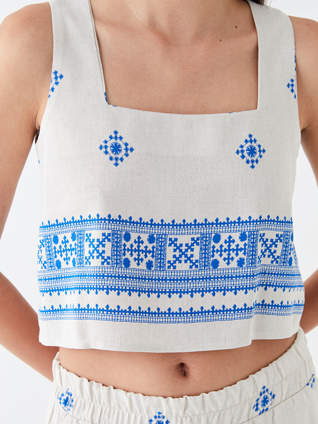 Bej U Yaka Desenli Kadın Bluz-3