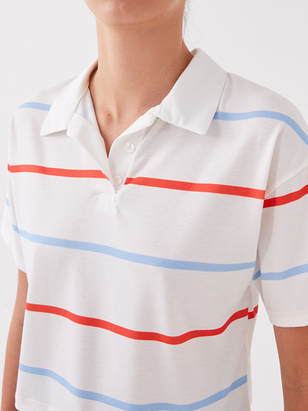 Beyaz Polo Yaka Kadın Tişört-3