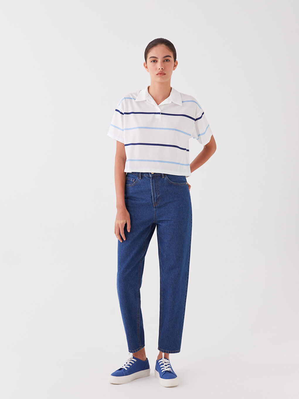 Beyaz Polo Yaka Kadın Tişört-1