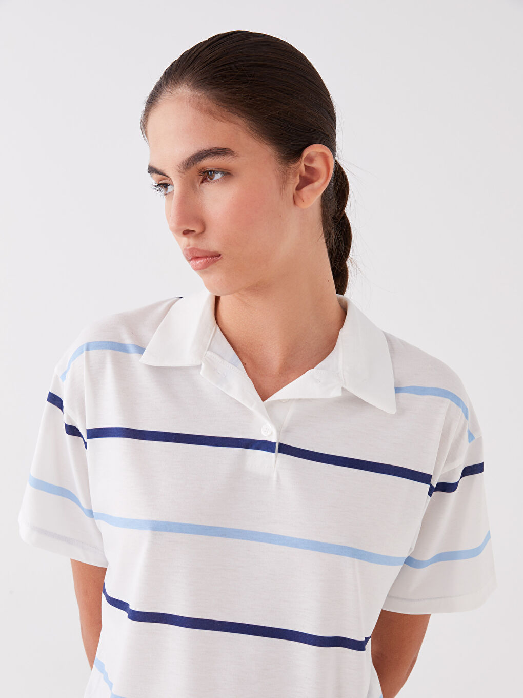 Beyaz Polo Yaka Kadın Tişört-2