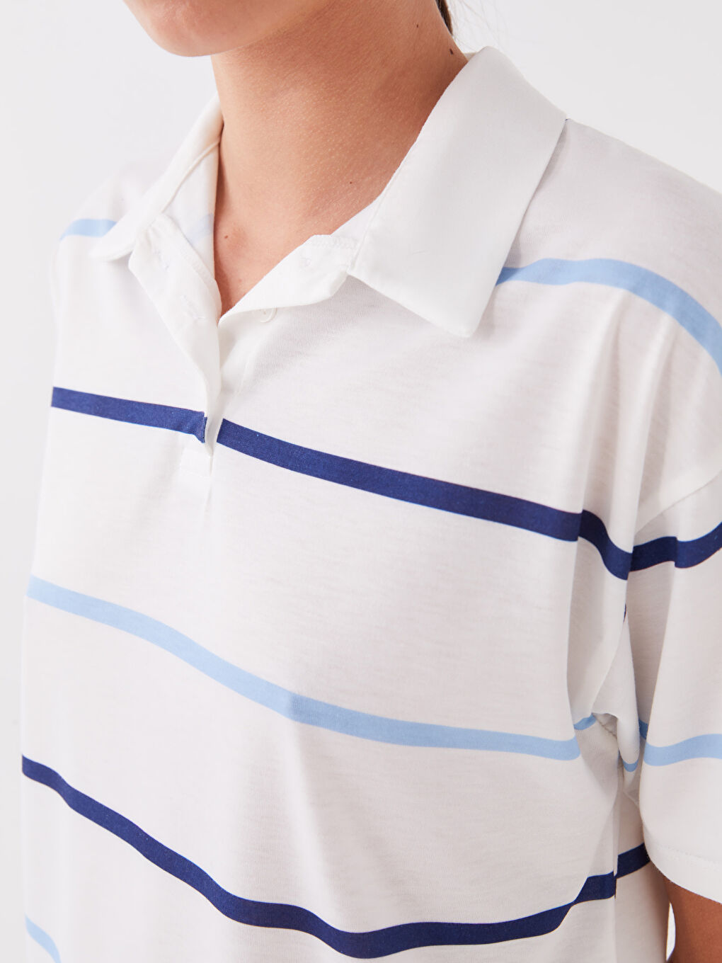 Beyaz Polo Yaka Kadın Tişört-3