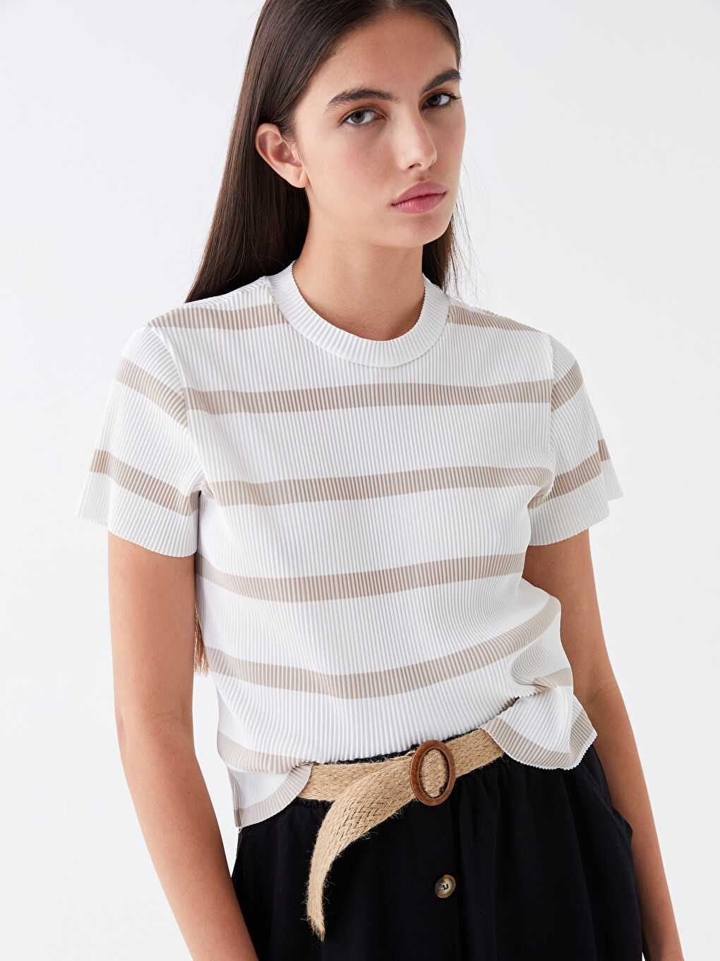 Bej Bisiklet Yaka Çizgili Kadın Tişört