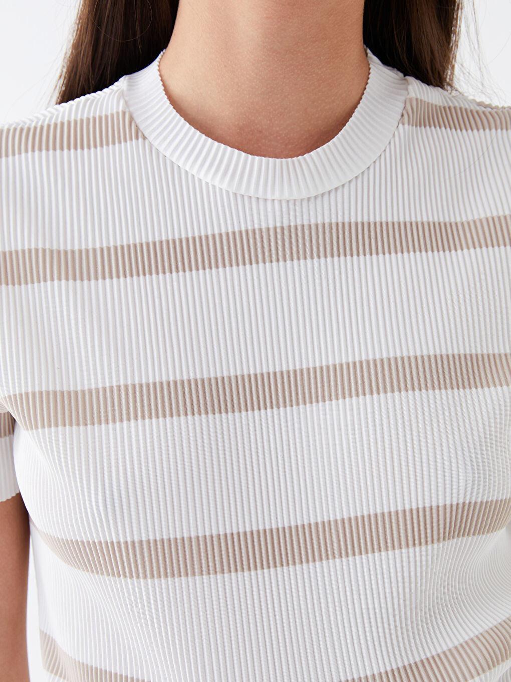 Bej Bisiklet Yaka Çizgili Kadın Tişört-3