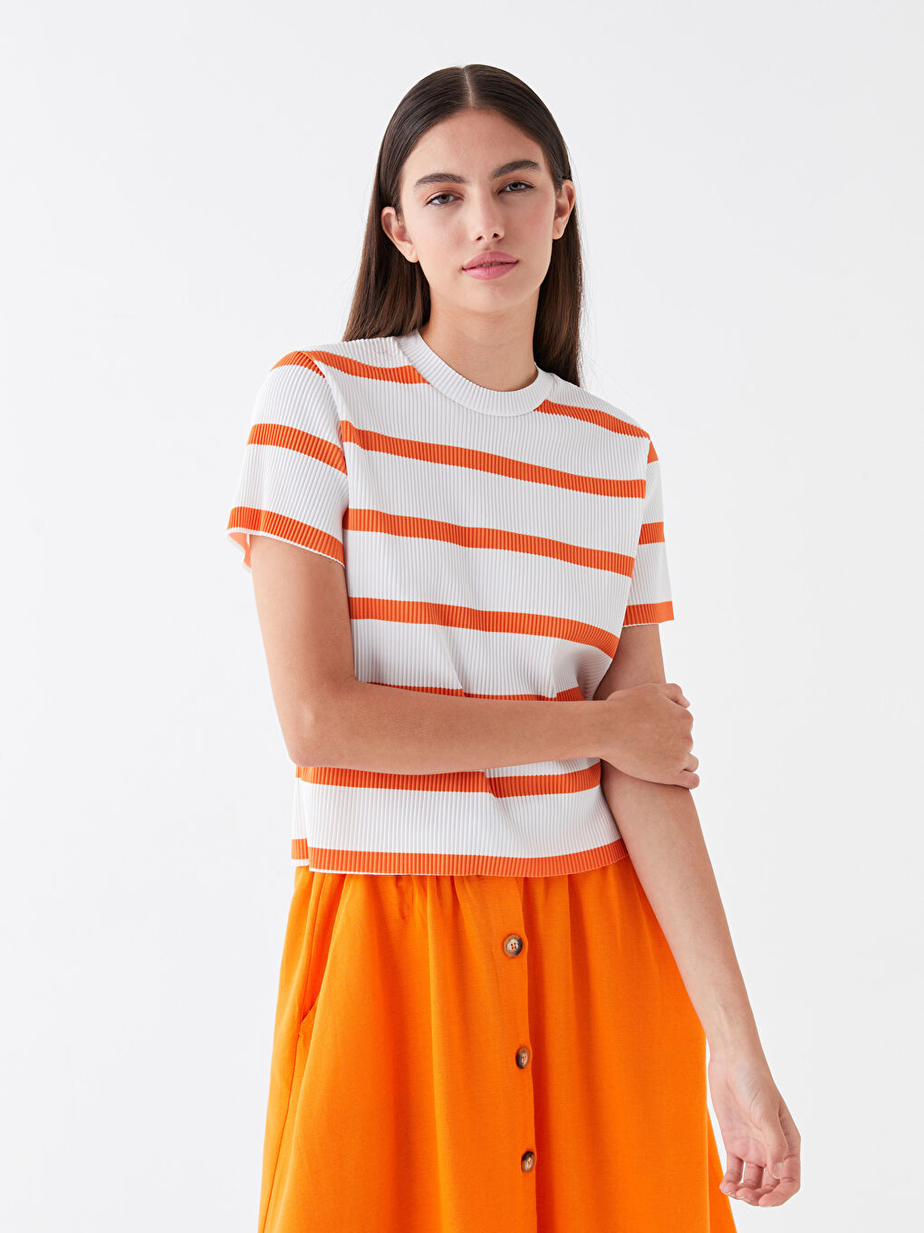 Turuncu Bisiklet Yaka Çizgili Kadın Tişört-1