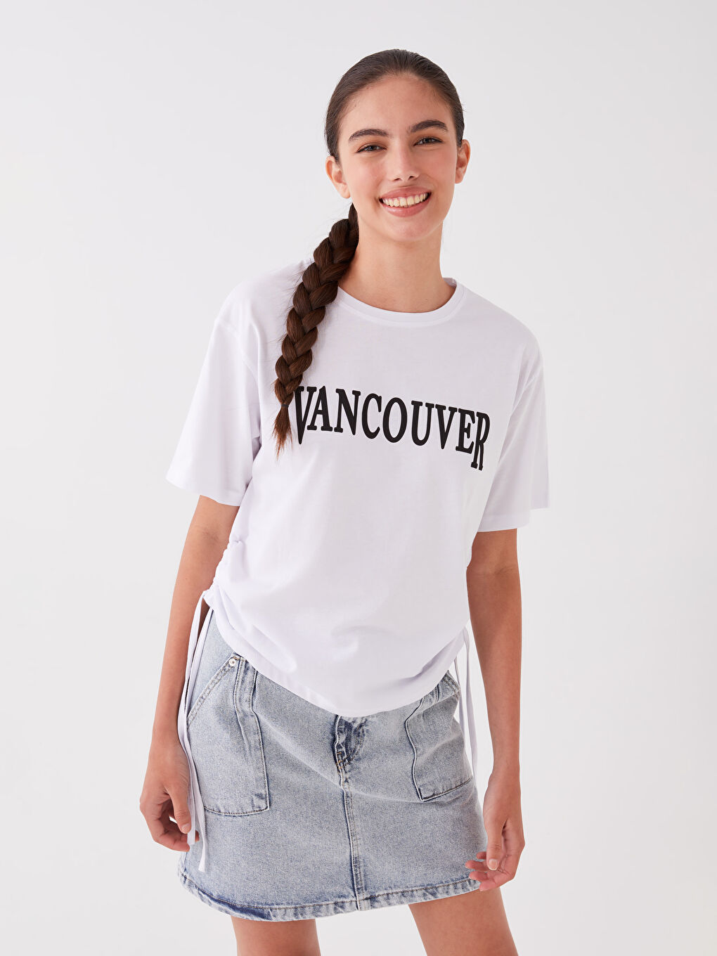 Beyaz Bisiklet Yaka Baskılı Kadın Tişört-1