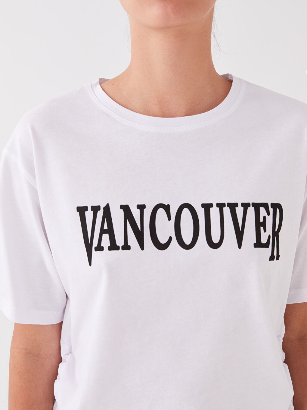 Beyaz Bisiklet Yaka Baskılı Kadın Tişört-3