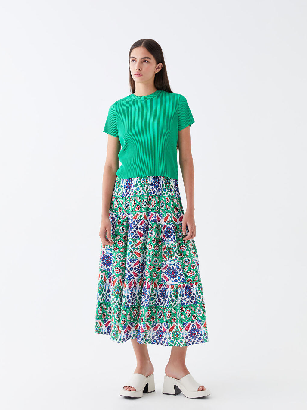 Yeşil Bisiklet Yaka Kadın Tişört-1