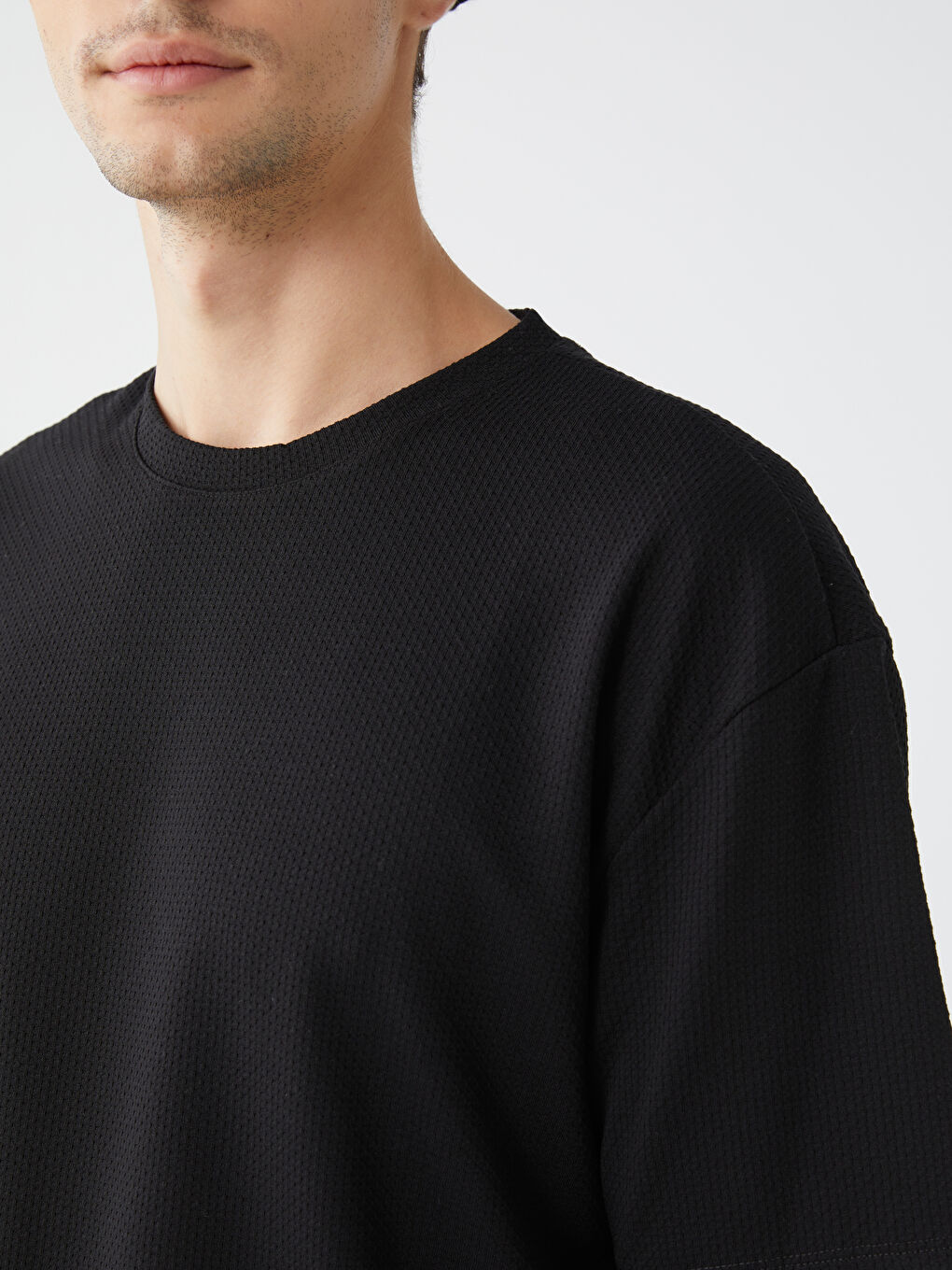 Siyah Bisiklet Yaka Kısa Kollu Erkek Tişört-3