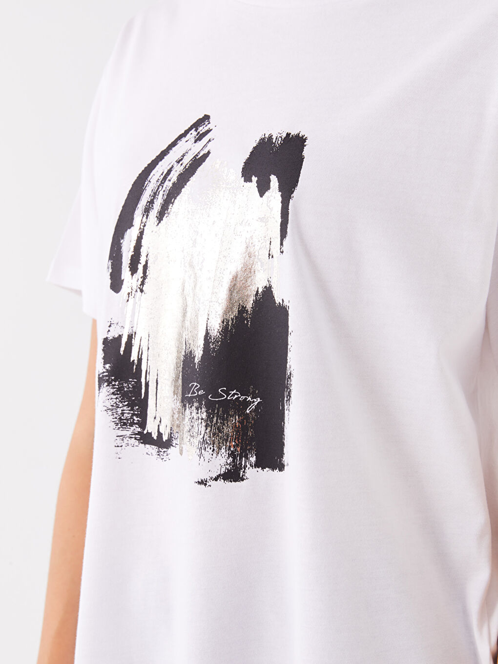 Ekru Bisiklet Yaka Baskılı Kısa Kollu Kadın Tişört-3