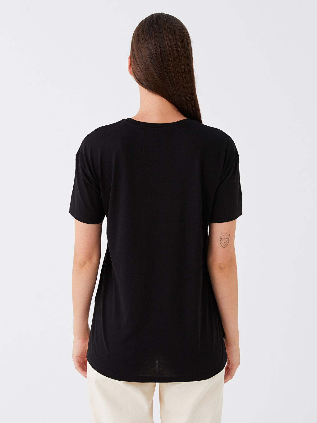 Siyah Bisiklet Yaka Baskılı Kısa Kollu Kadın Tişört-4